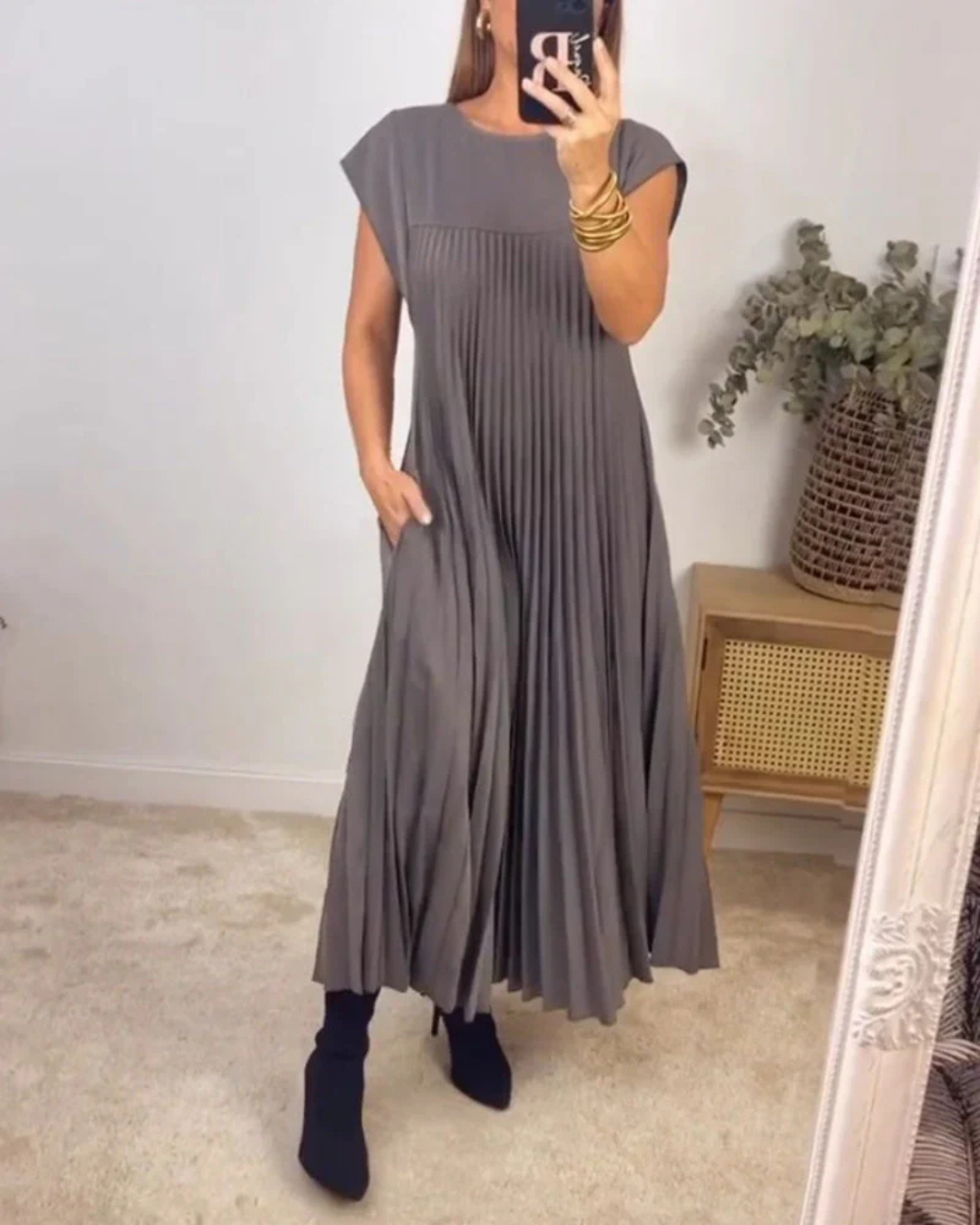 Mila | Women’s Pleated Maxi Dress