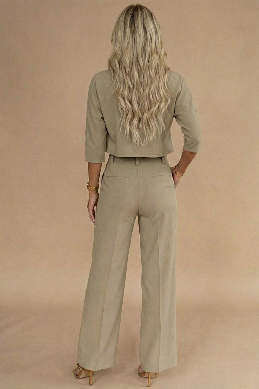 Viviene | Women’s Cropped Two-Piece Set