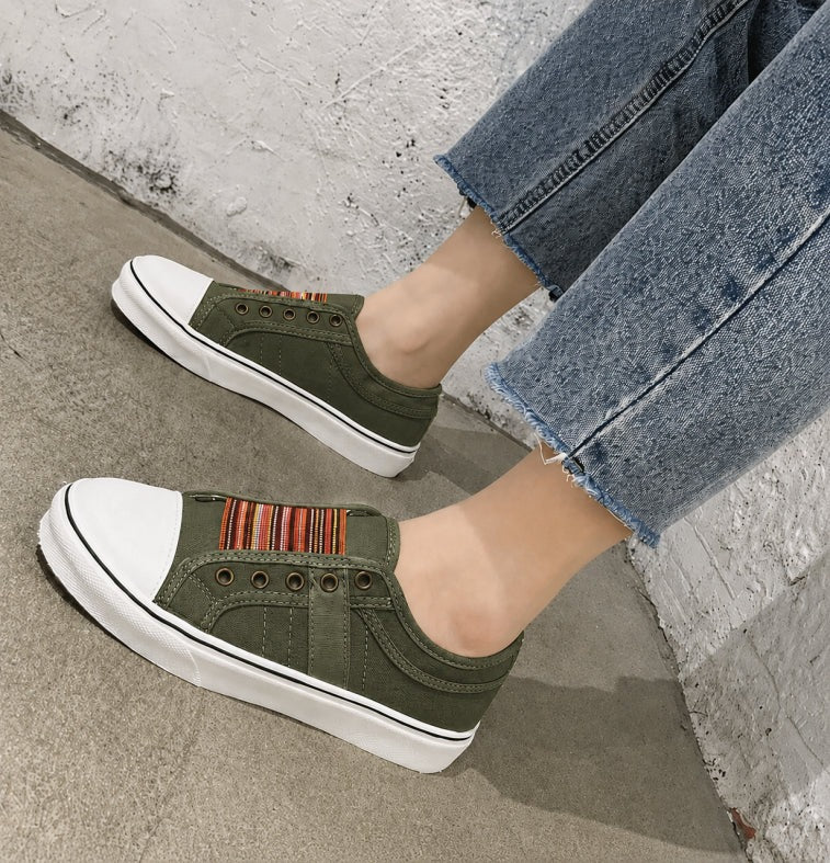 Low Top Canvas Sneakers - Green